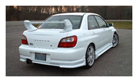 tuning subaru impreza met dikke spoiler en bumpers